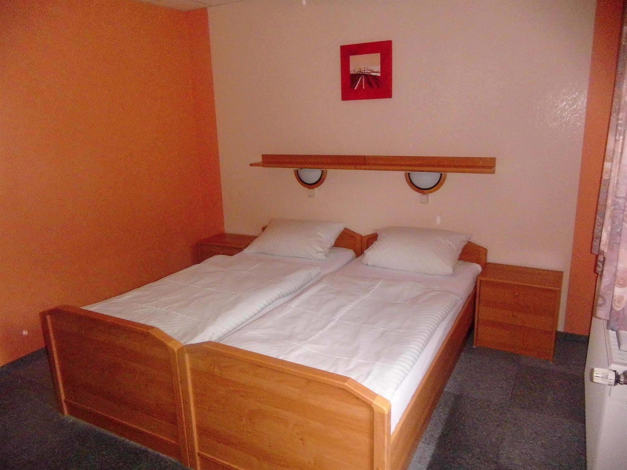 Hotel-Garni "Hof Von Hannover" Віттмунд Екстер'єр фото