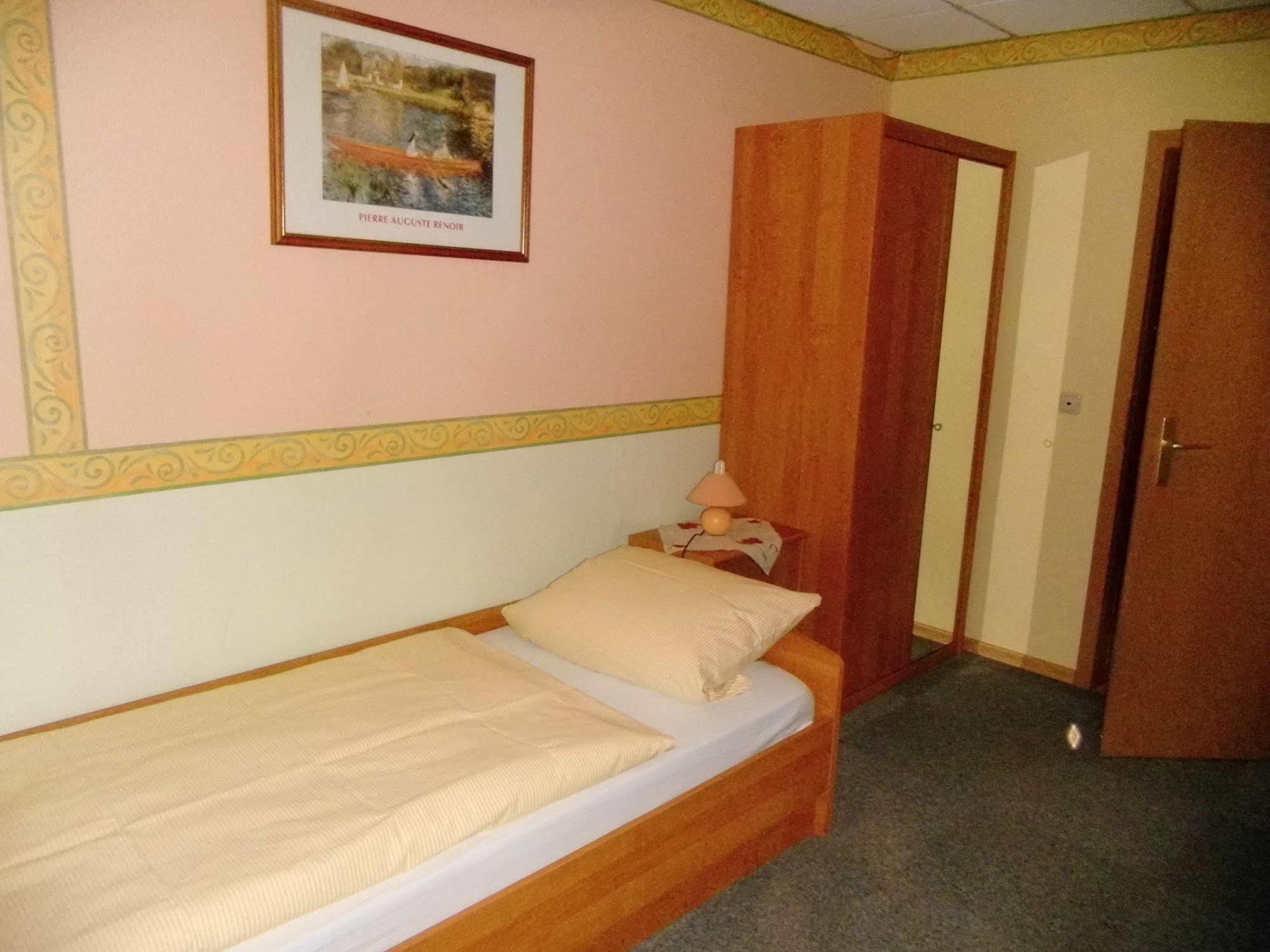 Hotel-Garni "Hof Von Hannover" Віттмунд Екстер'єр фото