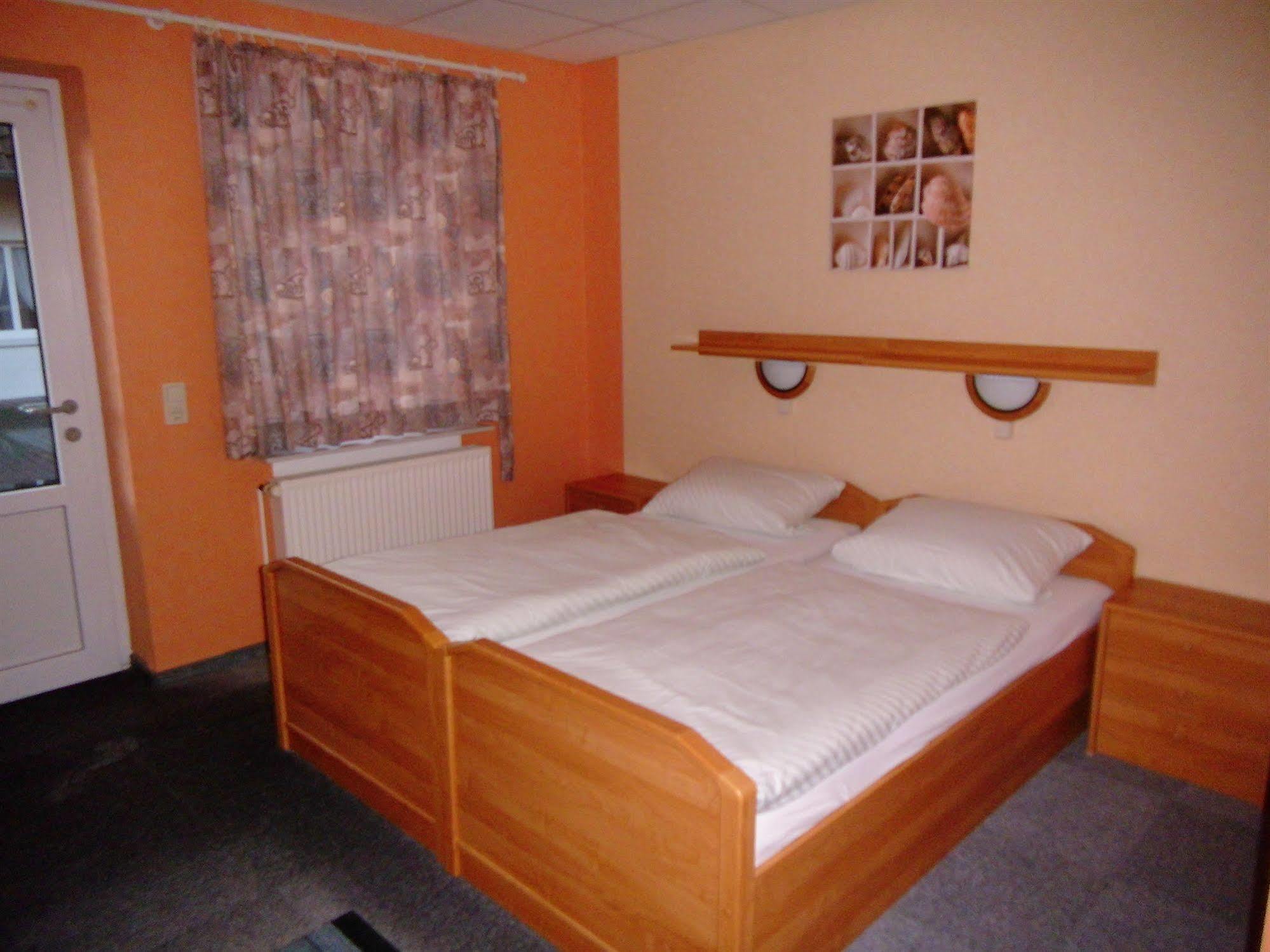 Hotel-Garni "Hof Von Hannover" Віттмунд Екстер'єр фото